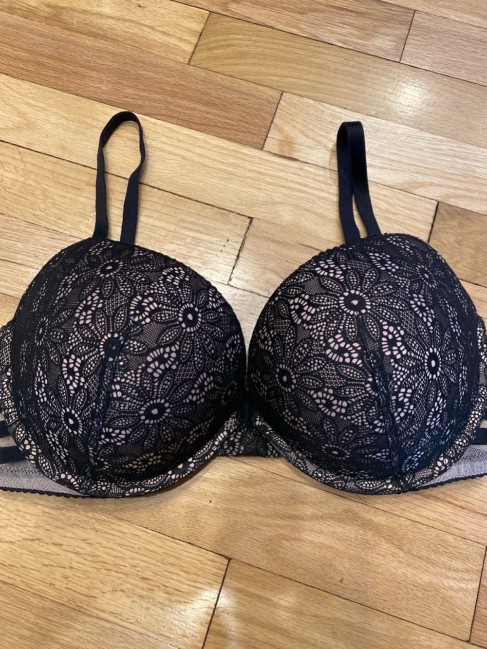 Victoria’s Secret Very Sexy Push Up Bra 32DDD